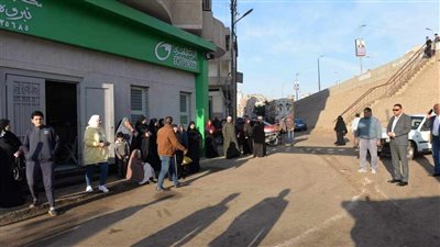 بالصور.. مختار يوجه بتوفير مقاعد انتظار للمترددين على مكتب بريد نبروه بالدقهلية