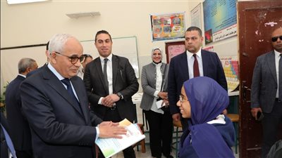 وزير التربية والتعليم يتفقد مدرسة فاطمة الزهراء الإعدادية بنات 