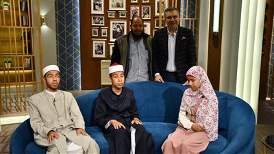 حكاية 3 أشقاء فقدوا نعمة البصر.. ووالدهم يوجه رسالة للرئيس السيسي بـ 