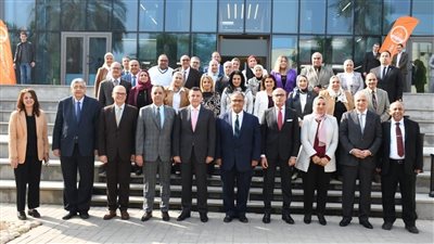 مجلس جامعة عين شمس يكرم نائب رئيس الجامعة السابق لشئون التعليم والطلاب