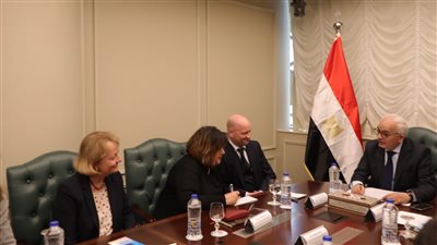 وزير التعليم يبحث مع نائب مدير معهد 