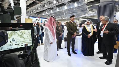 رئيس هيئة الصناعات الدفاعية السعودية يشيد بالقدرات التصنيعية المتطورة لمنتجات الهيئة