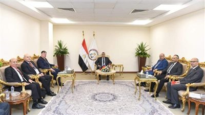 وزير الدولة للإنتاج الحربي يستقبل ممثلي 