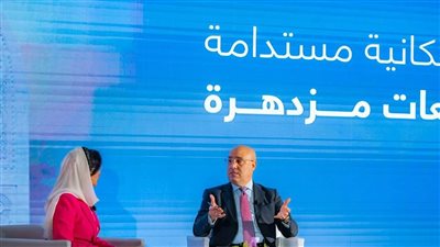 وزير الإسكان يعرض إنجازات الدولة المصرية فى مجال التنمية العمرانية خلال 9 سنوات