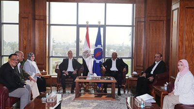 محافظ السويس يستقبل أعضاء مجلسي الشيوخ والنواب