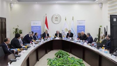 وزير التعليم العالي يترأس جلسة حوارية لمناقشة اللائحة الداخلية لجامعة بنها الأهلية