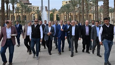 رئيس الوزراء يتفقد المنطقة الاستثمارية والمسرح المكشوف ومنطقة المطاعم والمولات التجارية