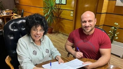 بعد غياب 10 سنوات.. تعاون إسعاد يونس مع أحمد مكي في عمل سينمائي