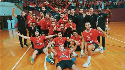 الأهلي يفوز على الزمالك ويتوج بطلًا لسوبر اليد