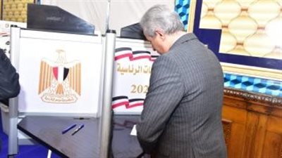 وزير العمل يدلى بصوته فى الانتخابات الرئاسية ويحث ملايين العمال على المشاركة
