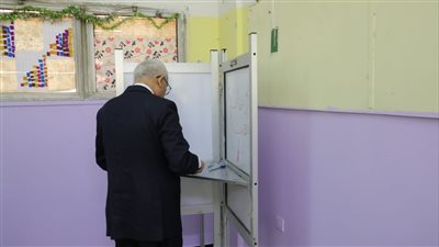 وزير التعليم يدلى بصوته فى لجنة فاطمة عنان بالقاهرة الجديدة