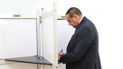 وزير التنمية المحلية يُدلي بصوته في الانتخابات الرئاسية بلجنة نبوية موسي بمدينة نصر 