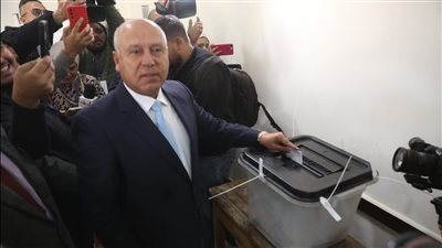 وزير النقل يدلي بصوته في النتخابات الرئاسية 