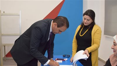 وزير شئون المجالس النيابية يدلي بصوته في الانتخابات الرئاسية 