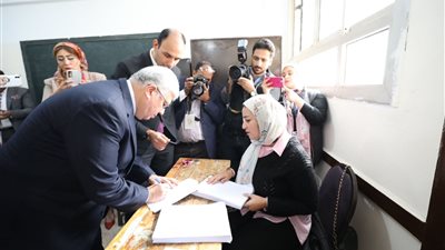 وزير التعليم العالي يُدلي بصوته في الانتخابات الرئاسية