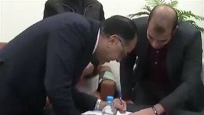 رئيس الوزراء عقب الإدلاء بصوته: لازم نمارس حقنا الانتخابى والدستورى