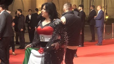 فستان بالعلم مصر وفلسطين.. هند عاكف تخطف الانظار على الريد كاربت| صور