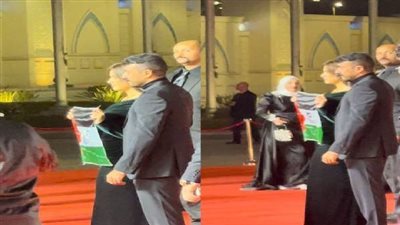 بـ علم فلسطين.. العوضي وياسمين عبد العزيز يدعمان غزة في مهرجان وشوشة