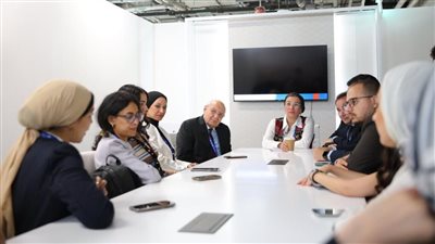 وزيرة البيئة تلتقي بوفد المفاوضين المصريين الشباب الأول المشارك في المؤتمر 