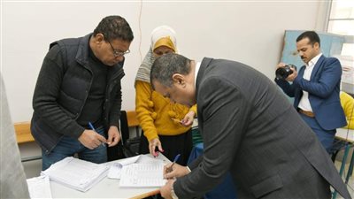 وزير الدولة للإنتاج الحربي يدلي بصوته في الانتخابات الرئاسية 