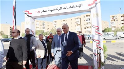 الرئيس التنفيذي لجهاز تنمية المشروعات المتوسطة والصغيرة يدلى بصوته فى الانتخابات الرئاسية