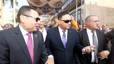 بالصور.. محافظ الدقهلية يتفقد مقار اللجان الانتخابية فى اليوم الثاني