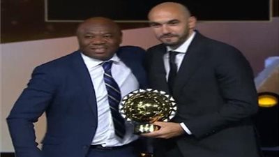 حفل جوائز الكاف.. وليد الركراكي يتوج بجائزة أفضل مدرب في إفريقيا