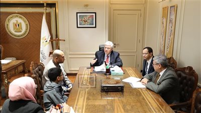 وزير التعليم العالي يلتقي بأسرة الطفل يحيى عبدالناصر 