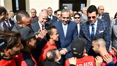 وزير الشباب والرياضة  يلتقي ببعض الشباب المشاركين في التوعية بالعملية الانتخابية