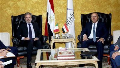 وزير النقل يبحث مع السفير الايطالي بالقاهرة آخر المستجدات لافتتاح خط رورو سريع للحاصلات الزراعية 
