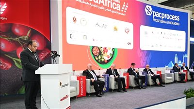 وزير التجارة والصناعة يستعرض فرص ومقومات قطاع الصناعات الغذائية في مصر
