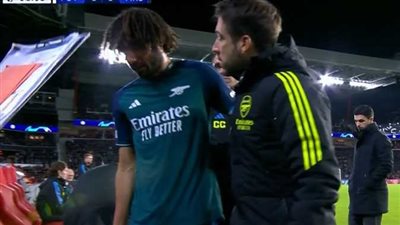  بعد غياب 337 يوم..  محمد النني يغادر مباراة آرسنال وأيندهوفن للإصابة