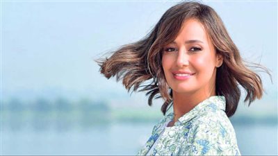 يا ترى لبسي هيبقي عامل إزاي؟.. صورة جديدة ومثيرة لـ حلا شيحة 