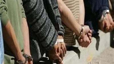 ضبط 3 أشخاص بتهمة سرقة اللوحات المعدنية الخاصة بالسيارات