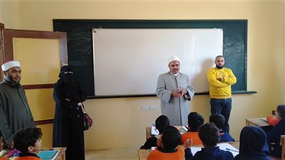 رئيس الأزهر السويس يتابع إمتحانات المهام الأدائية للمرحلة الإبتدائية