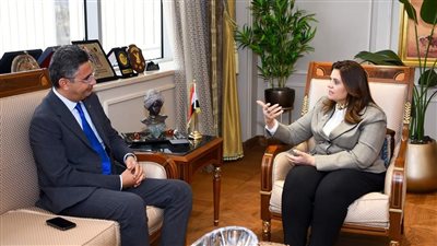 وزيرة الهجرة تستقبل رئيس مجلس إدارة البريد المصري