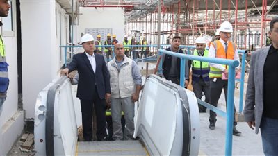  وزير النقل يتفقد مواقع العمل بمشرعي مونوريل شرق  وغرب النيل لمتابعة تنفيذ الخطة الزمنية للإنتهاء من  المشروعين  