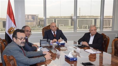 وزير الإسكان يتابع موقف تنفيذ مشروع تحسين نوعية المياه بمصرف كيتشنر بمحافظات 