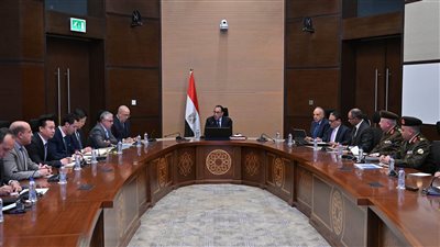 رئيس الوزراء يستعرض مقترحا مقدما من شركة صينية للاستفادة من المياه المتخلفة عن مشروعات تحلية مياه البحر