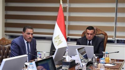 وزير التنمية المحلية يتابع مع محافظ مطروح الموقف التنفيذي للمشروعات الجارية على أرض المحافظة