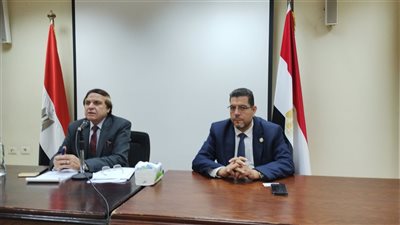 سامي الشريف يلقي محاضرة 