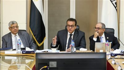 وزير الصحة: القيادة السياسية حريصة على توطين صناعة اللقاحات في مصر 