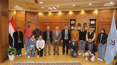 رئيس جامعة السويس يلتقي برؤساء الاتحادات الطلابية لكليات الجامعة