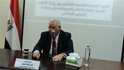 عبد الله النجار يلقي محاضرة 