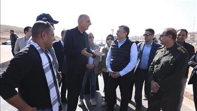  وزير السياحة والآثار يتفقد آخر مستجدات أعمال تطوير الخدمات بمنطقة أهرامات الجيزة