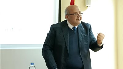 رئيس جمعية الإعجاز العلمي المتجدد  يلقي محاضرة 