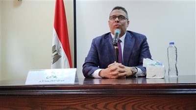 عميد كلية الإعلام جامعة الأزهر يلقي محاضرة 