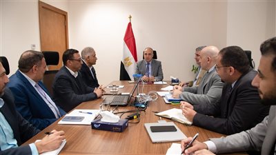 الدكتور سويلم يتابع إجراءات تطوير منظومة صيانة الترع والمنشآت المائية وإدارة وتوزيع المياه استعدادا للموسم الصيفي القادم 