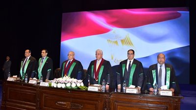 وزير التعليم العالي يشهد احتفالية عيد العلم (18) بجامعة القاهرة