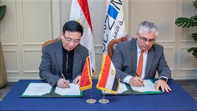 اقتصادية قناة السويس توقع عقد مشروع شركة هينيواى الصينية في منطقة القنطرة غرب الصناعية